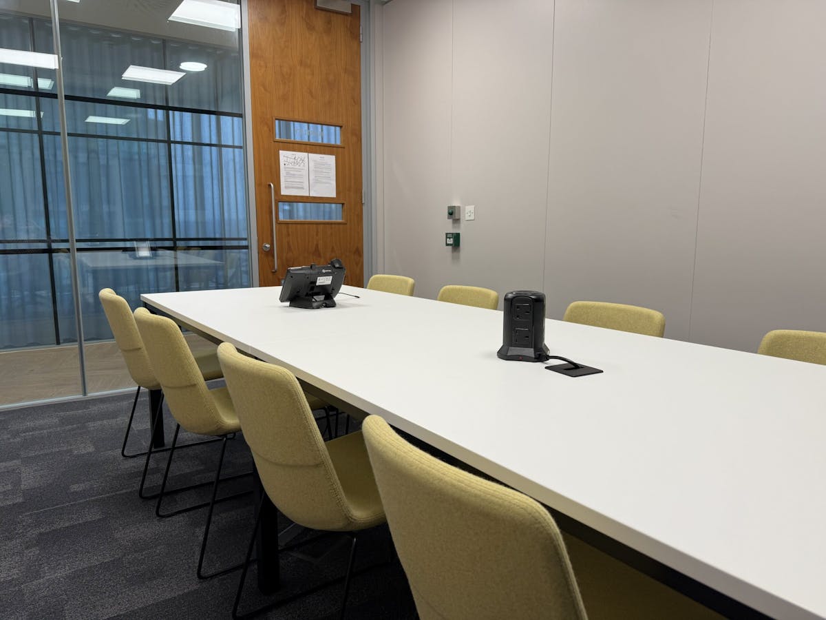 8 person meeting room