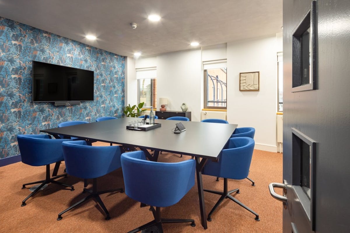 10 person meeting room