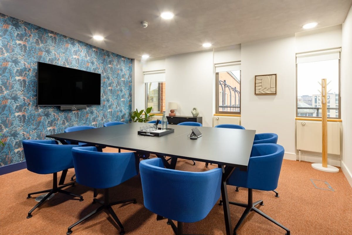 10 person meeting room