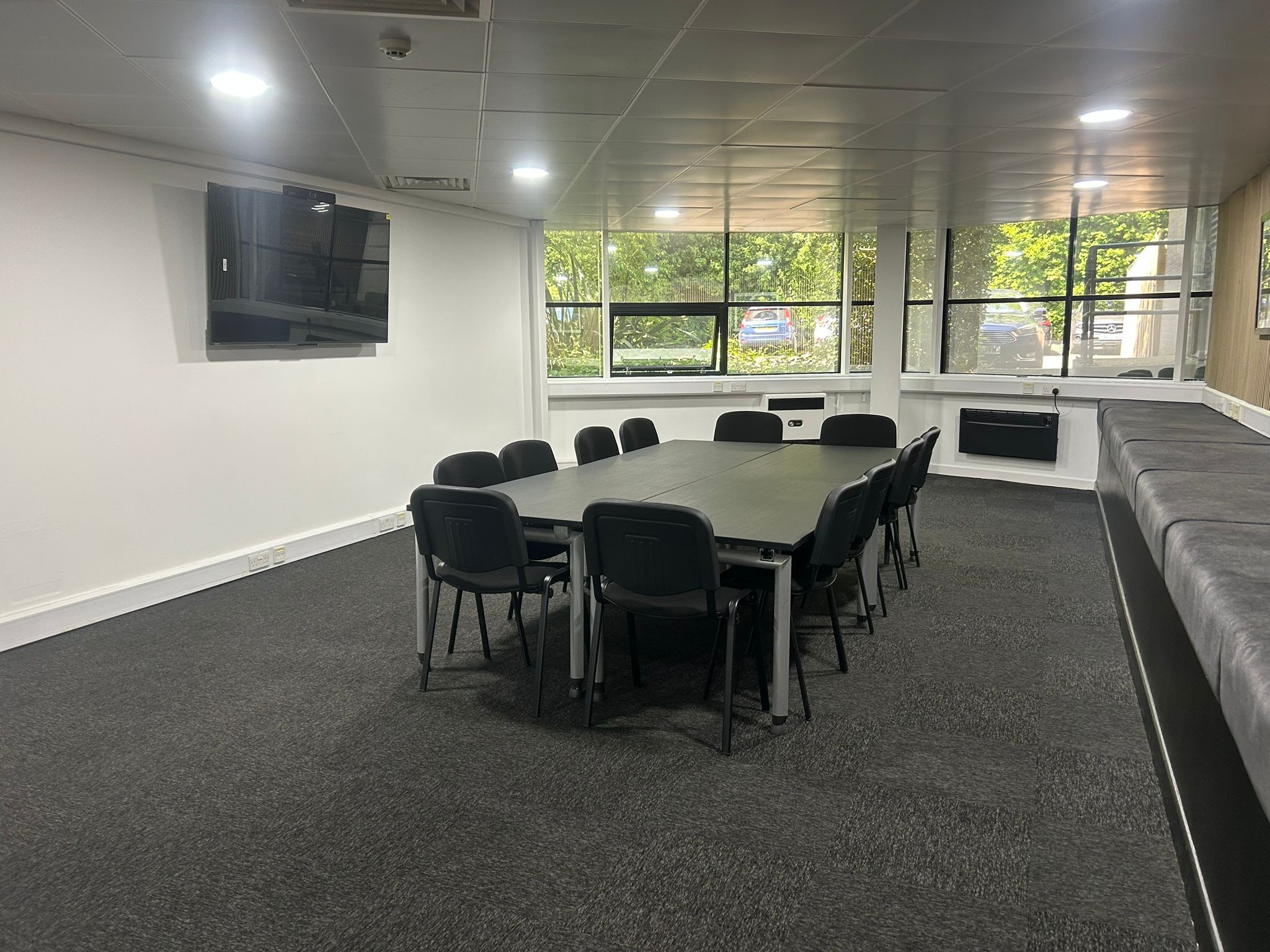 12 person meeting room