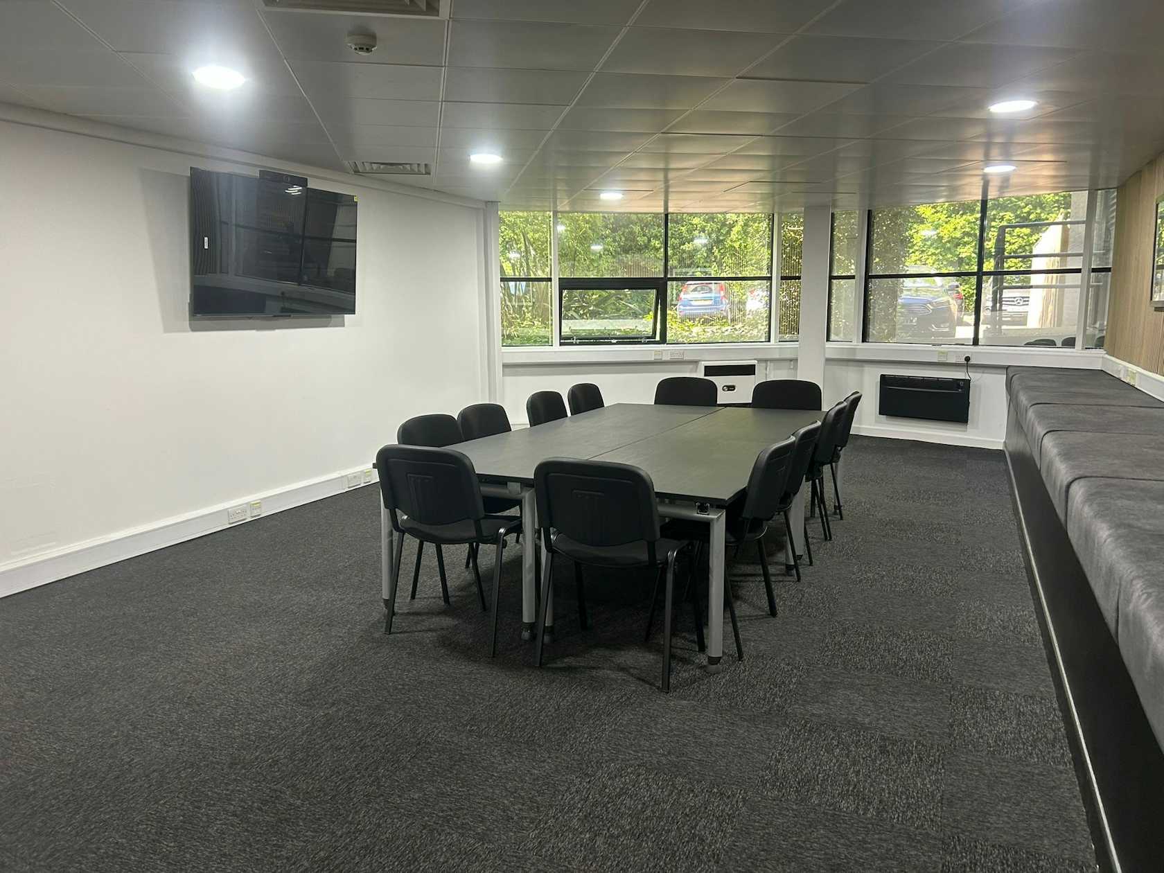 12 person meeting room