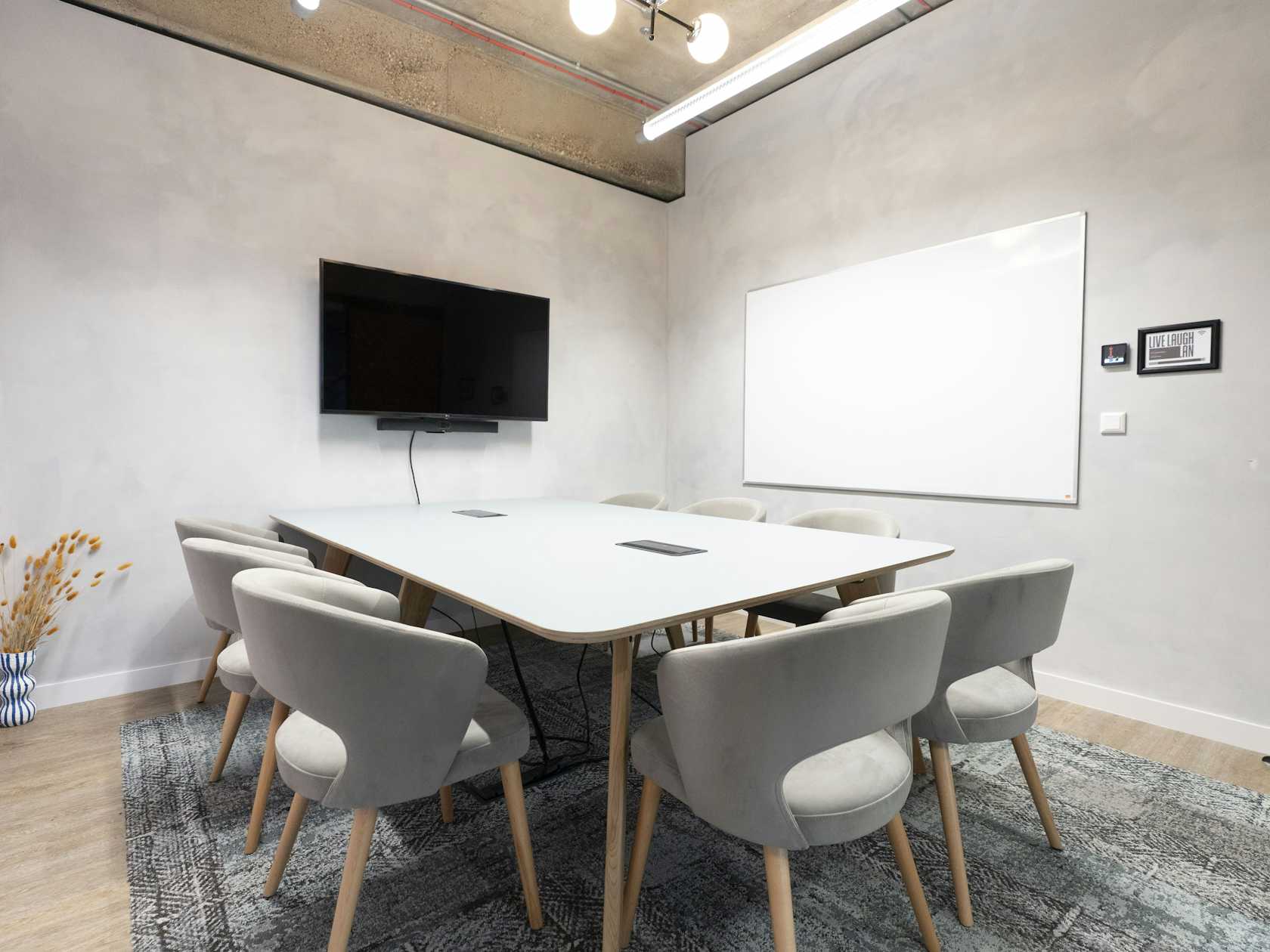 8 person meeting room